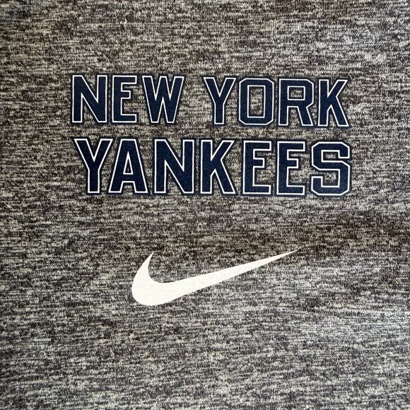 Nike New York Yankees Fitted Running Shirt Small Pullover Long Sleeves Gray Zip - Picture 2 of 15